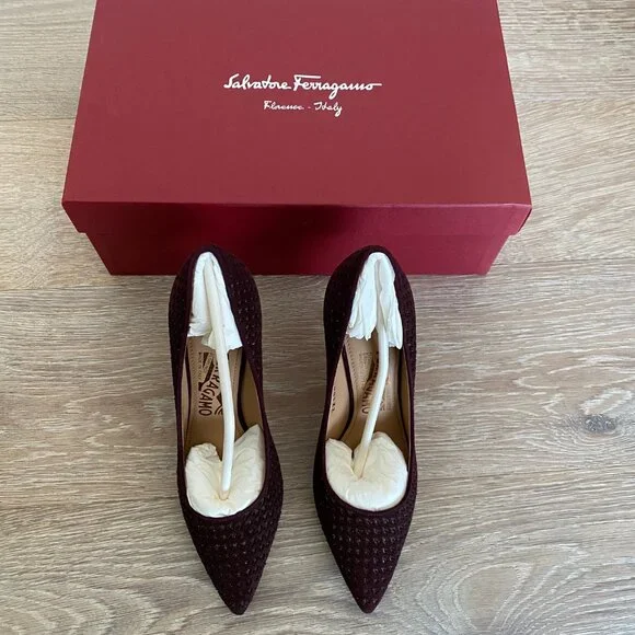 SALVATORE FERRAGAMO Susi Patch Burgundy Suede Pointy Toe Pumps Size 5.5 BNWT